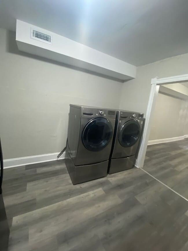 Building Photo - 2102 W Fayette St