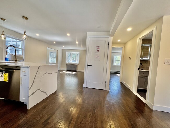 Building Photo - 46 Silvermine Ave