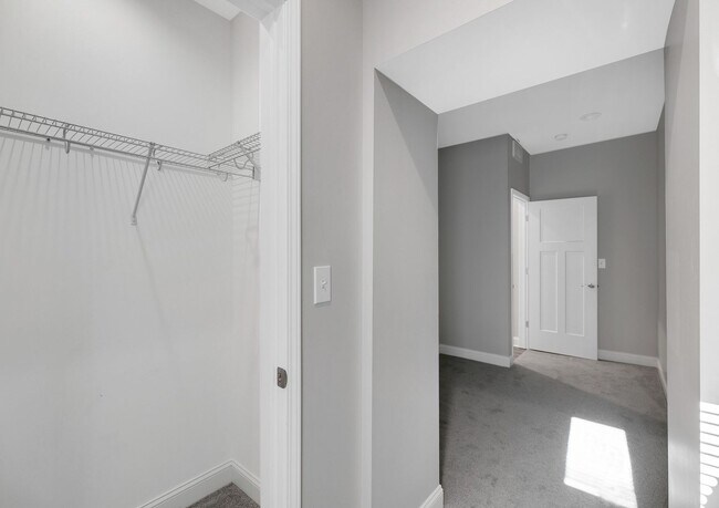 Building Photo - Reserves on Washington Park