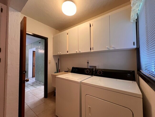 Building Photo - Grenelefe/Country Homes Community