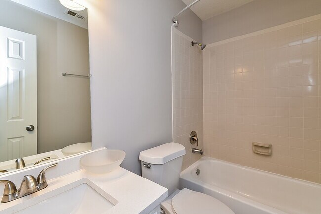 Building Photo - 2464 Green Glen Dr