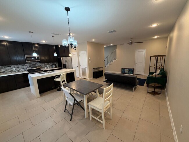 Building Photo - 7917 Elka Lp
