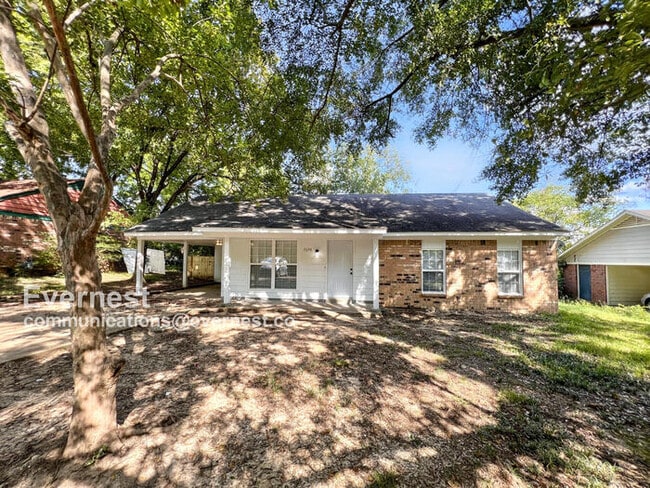Primary Photo - 3 Bed, 1 Bath Home with Carport / Pet-Frie...