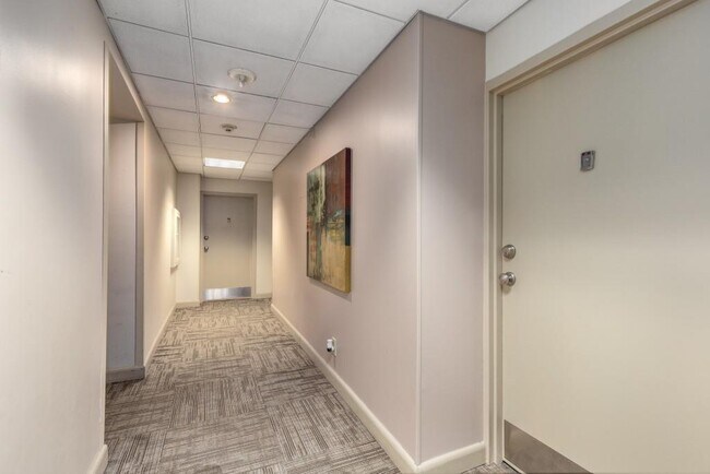 Building Photo - 2285 Peachtree Rd NE