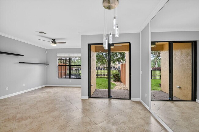 Building Photo - 10457 Wellington Parc Dr