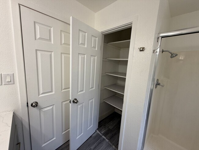 Building Photo - Updated single story home located in Ceres!