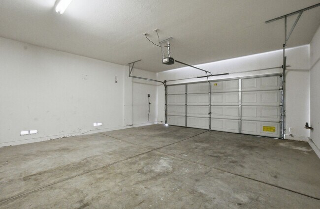 Building Photo - Stunning 4 bedroom home In North Las Vegas