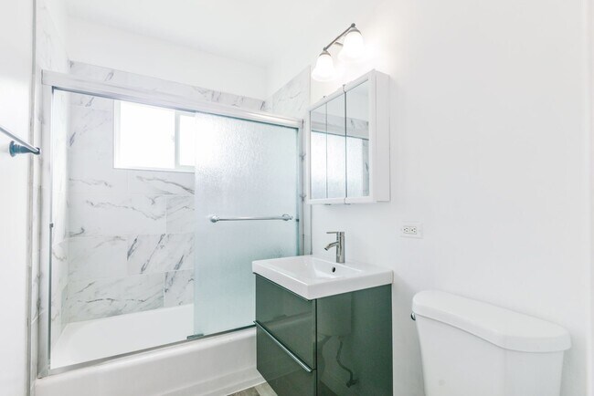 Building Photo - Ocean Avenue Duplex