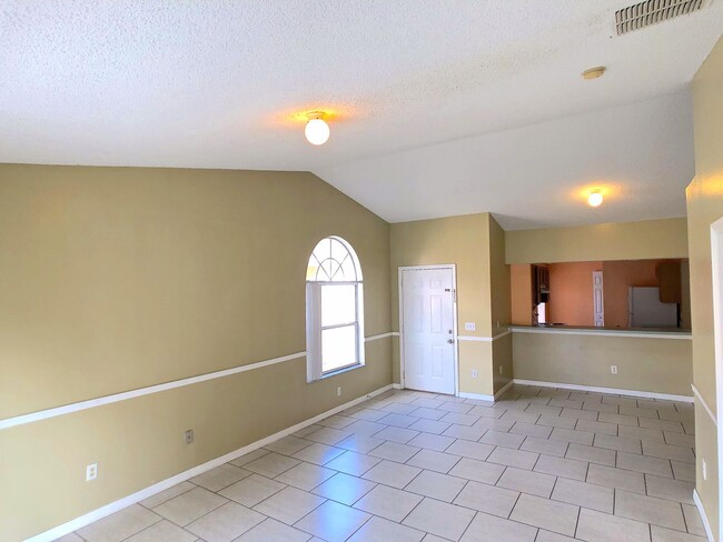 Building Photo - Move in Ready home in Kissimmee