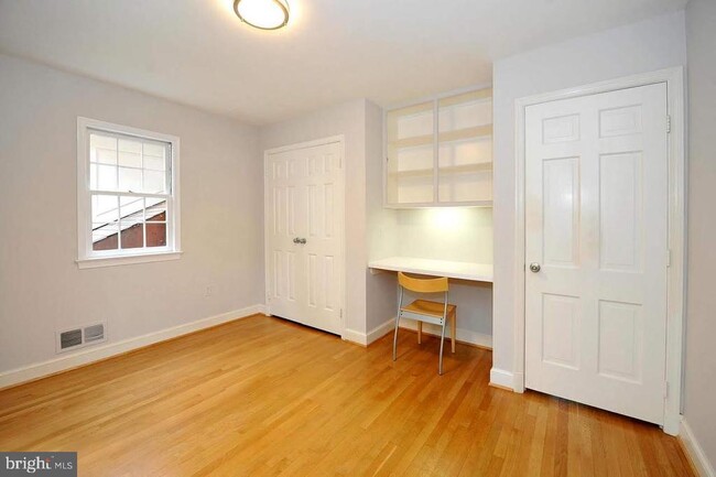 Building Photo - 9401 Tobin Cir