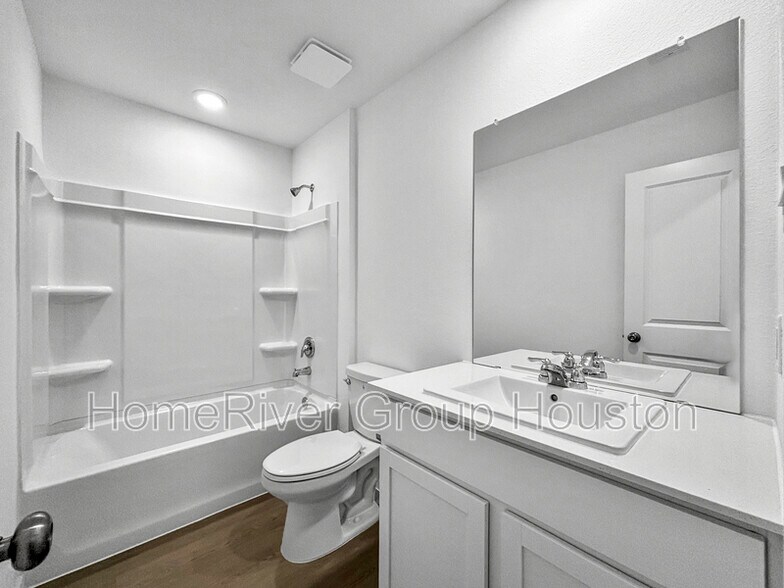 Building Photo - 6022 Starling Dr