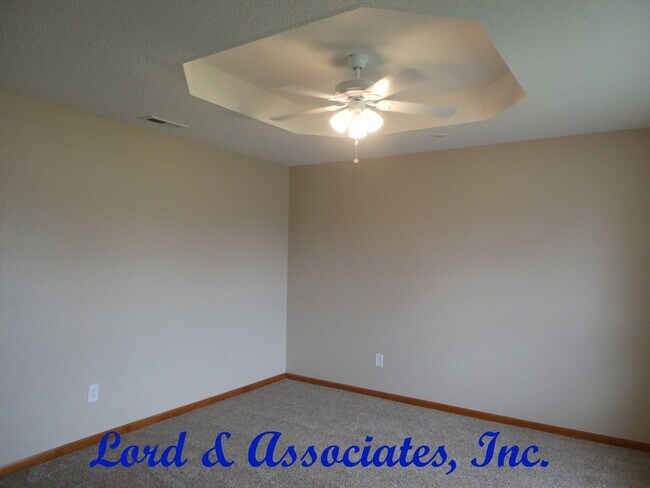 Building Photo - 318 Lois Ln