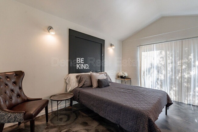 Building Photo - 2309 S College Ave