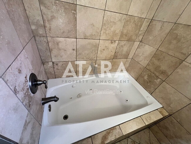 Building Photo - 2559 Wilmington Ave