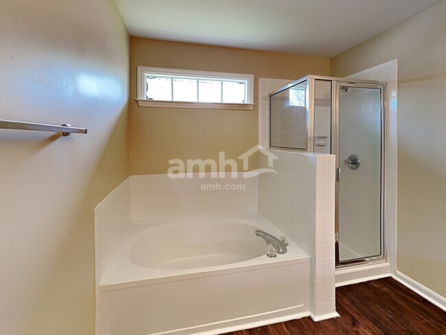 Building Photo - 601 Shiretown Ln