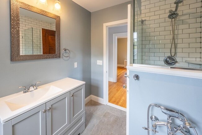 Building Photo - Charming 3-Bedroom Home in the Heart of Sp...