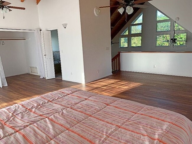 Building Photo - Beautiful Oceanfront 3 Bedroom Unit on Kal...