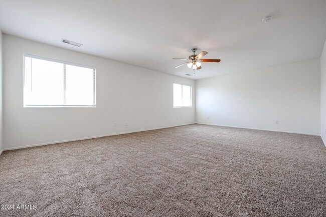 Building Photo - 811 E Kapasi Ln