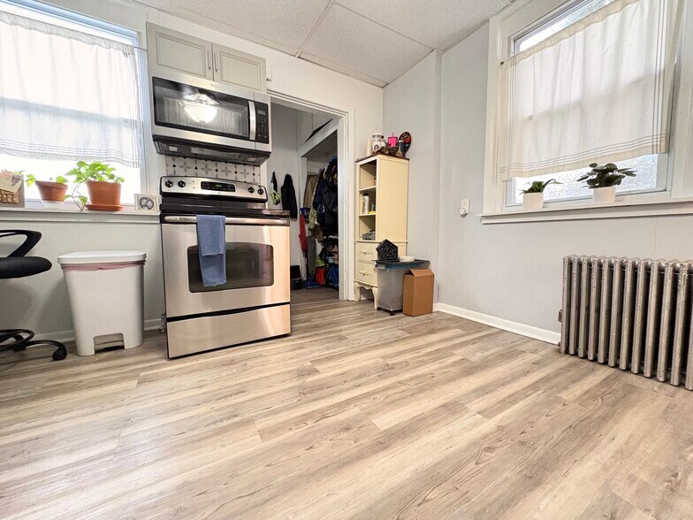 Building Photo - 5807 Hobart St