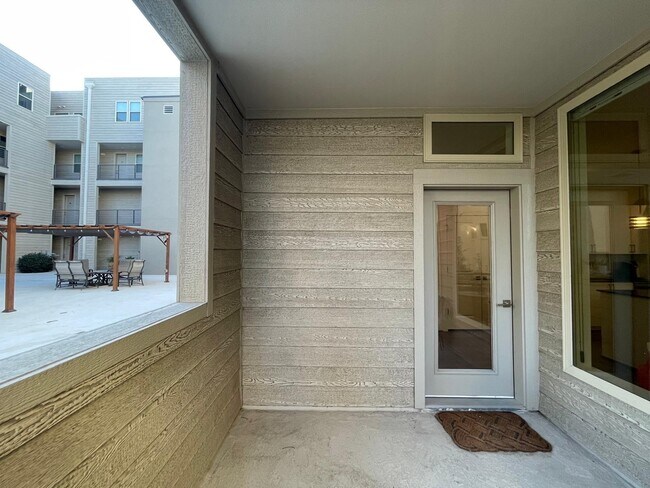 Building Photo - 4819 Caroline St