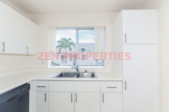 Building Photo - 2 Bedroom, 2 Bath, 2 Car Garage for rent a...