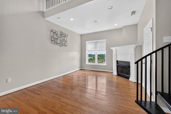 Building Photo - 501 Hungerford Dr