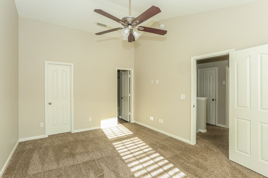Building Photo - 128 Ashmore Dr