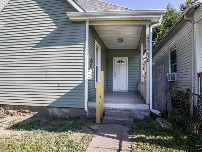 Primary Photo - Charming bungalow in the Northeast