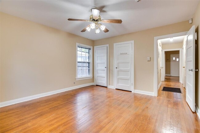 Building Photo - 1011 E 49th St