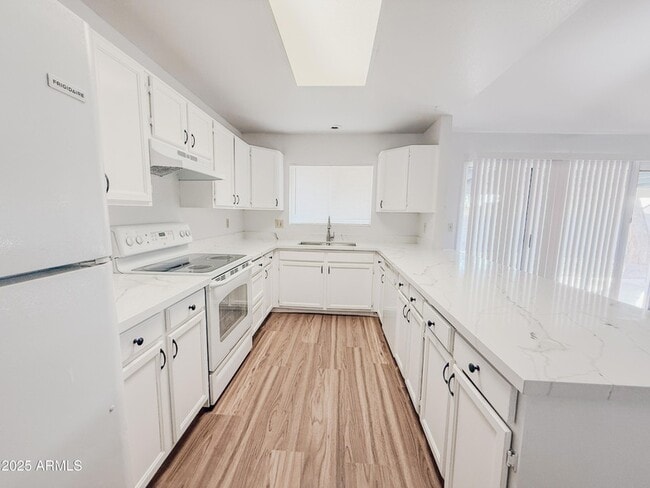 Building Photo - 7027 W Cherry Hills Dr