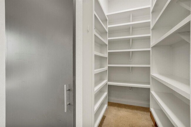 Building Photo - 2502 Southland Dr
