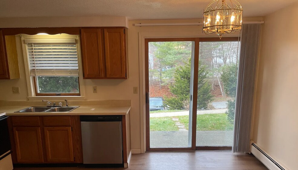 Building Photo - 838 State St