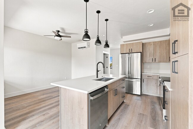 Building Photo - 2Bed/2.5Bath 2-Story Luxury Condo in Redmond, OR! -- BRAND NEW! NEVER LIVED IN!
