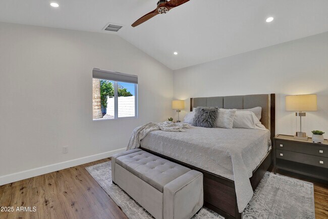 Building Photo - 1362 E Wickieup Ln