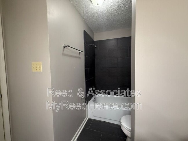 Building Photo - 6935 Hillindale Dr