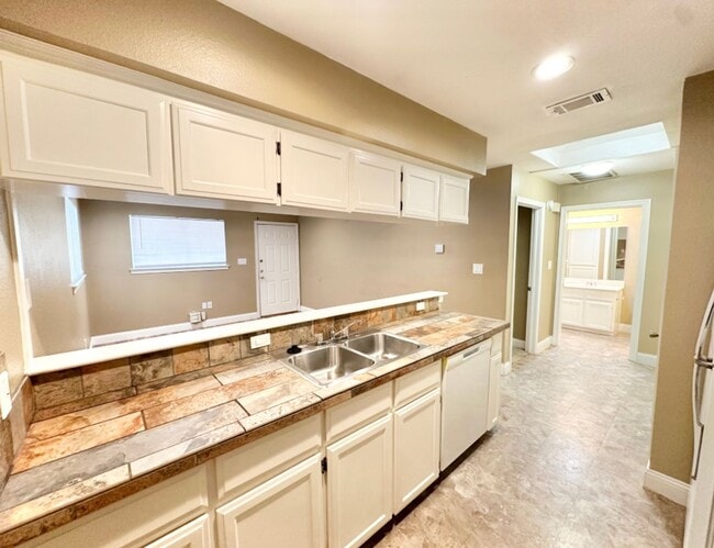 Building Photo - Perfect Student Retreat – Private 1BR Cottage Near UNT