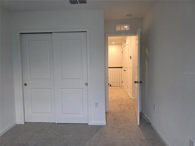 Building Photo - 9835 Walkway Dr