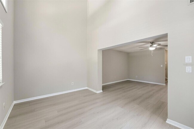 Building Photo - 525 Oak Haven Dr