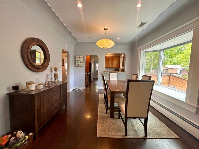 Building Photo - $0 DEPOSIT OPTION. 3BED/2BATH CHARMING HOM...