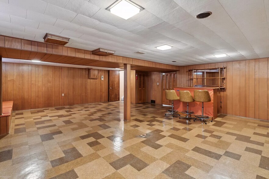 Building Photo - 25100 Marilyn Ave