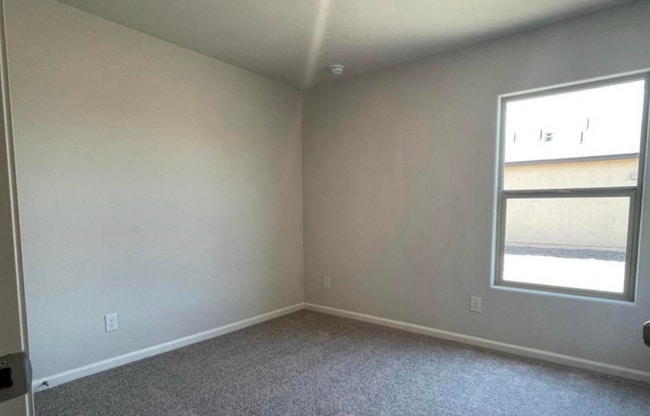 Building Photo - Charming 3 bed 2 bath home located in Eloy!