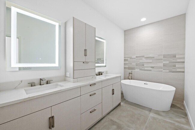 Building Photo - 2480 NW 66th Dr