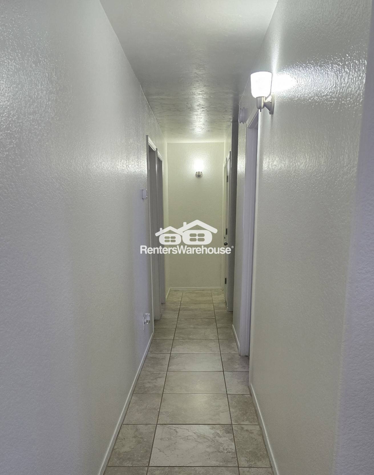 Building Photo - 1741 W Ransom Oaks Dr