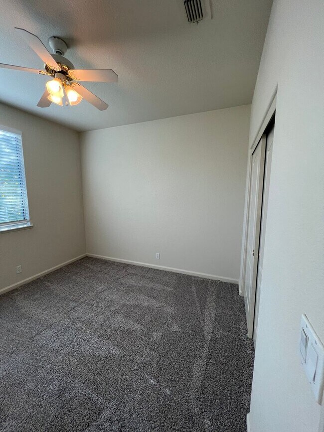 Building Photo - 1017 Halidon Way
