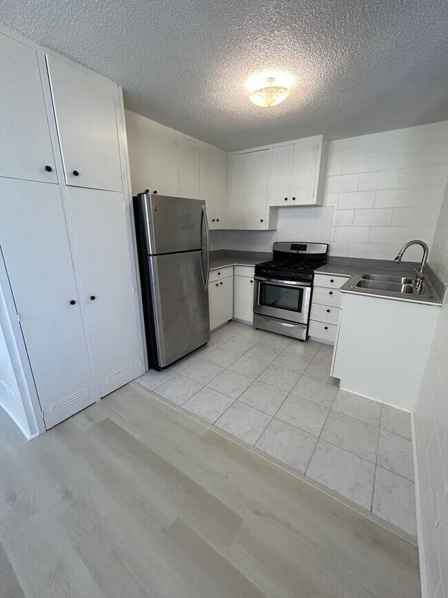 Building Photo - Available on 8/1/25, 620 soft, 2 bedrooms,...