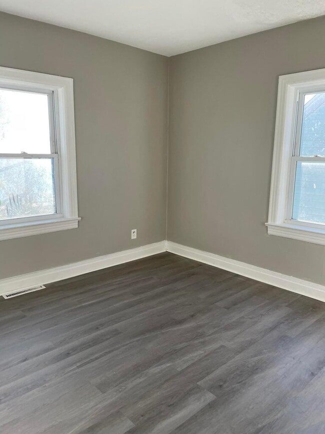 Building Photo - 1103 Highland Park Dr