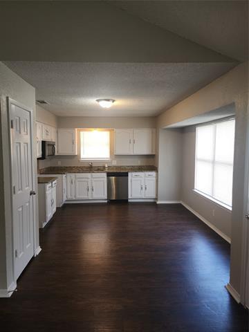 Building Photo - 208 Cambridge Dr