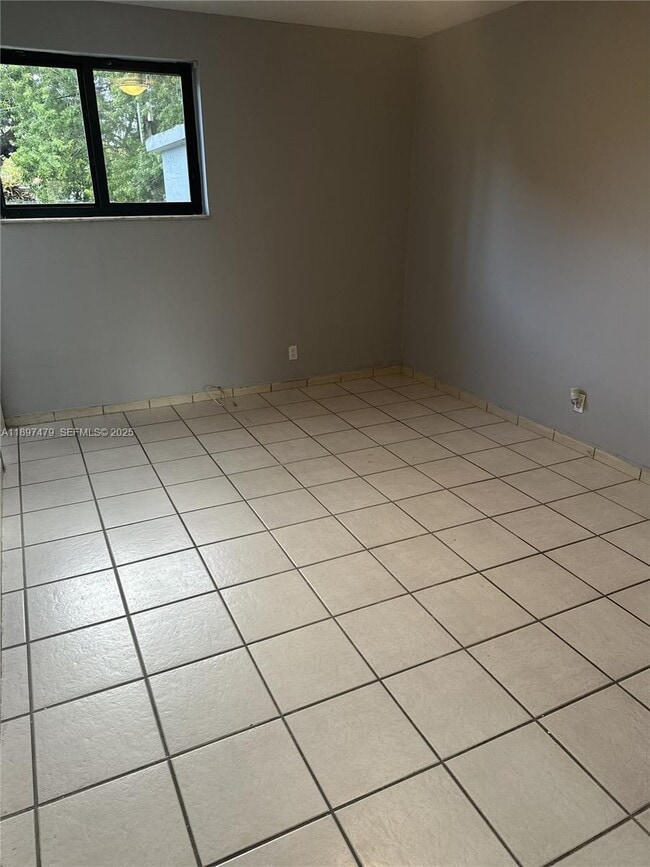 Building Photo - 14155 W Dixie Hwy