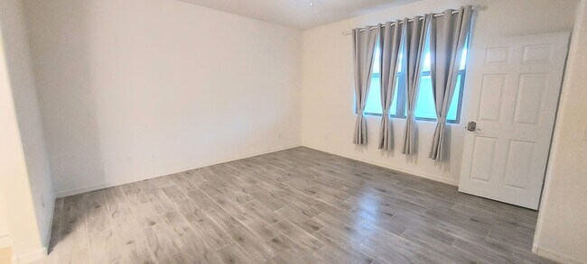 Building Photo - "COMING SOON" Lovely 3 Bedroom Home in Gre...