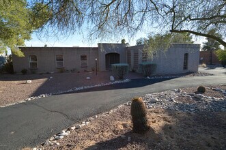 Building Photo - 7722 E Knollwood Cir